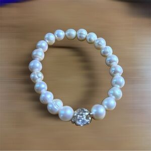 #P1 Fresh Water Pearl Stretch Bracelet with Crystal Accent